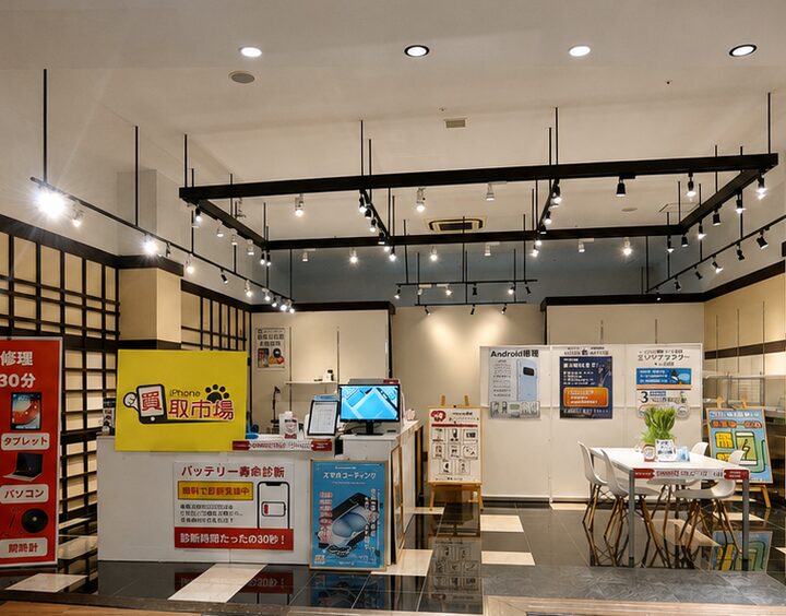 iPhone買取市場 岐阜店の店内