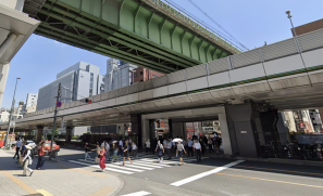 高架下の横断歩道