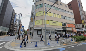 大通り沿いの信号