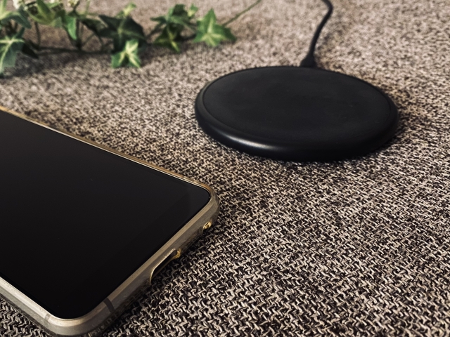 iPhone ワイヤレス充電 できない
