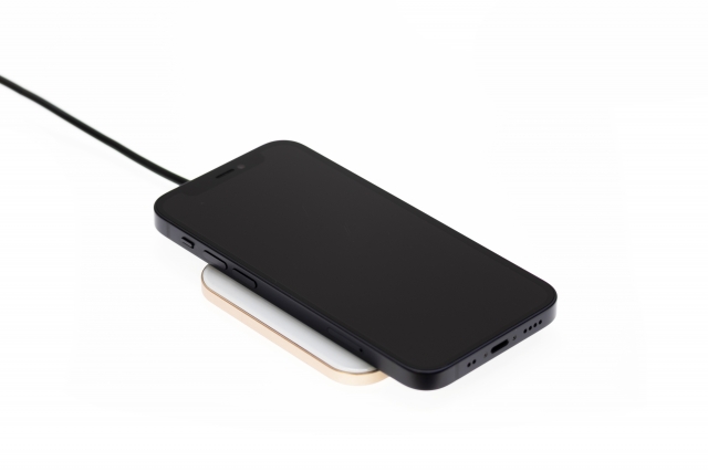 iPhone　ワイヤレス充電　できない