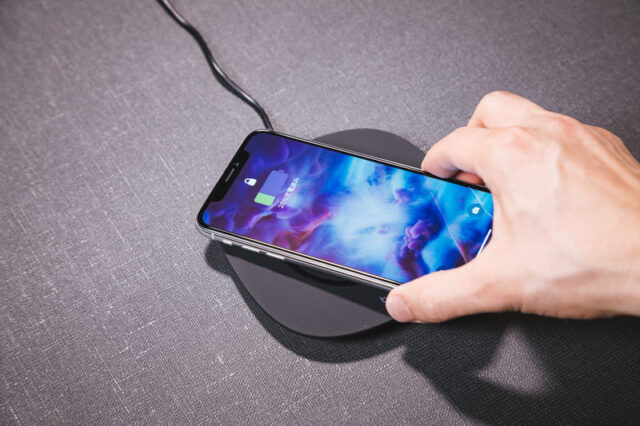 iPhone　ワイヤレス充電　できない