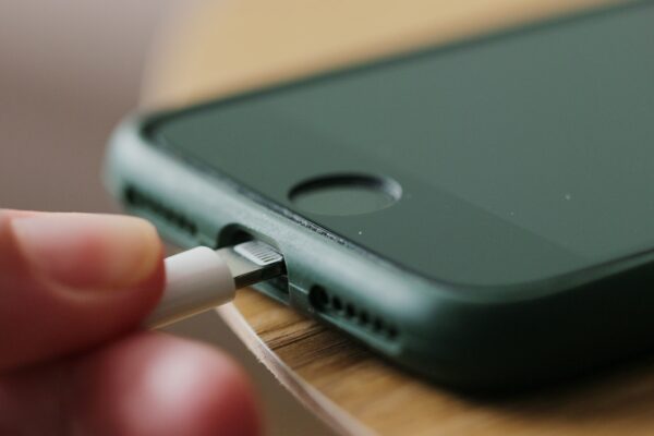 iPhone 充電 進まない