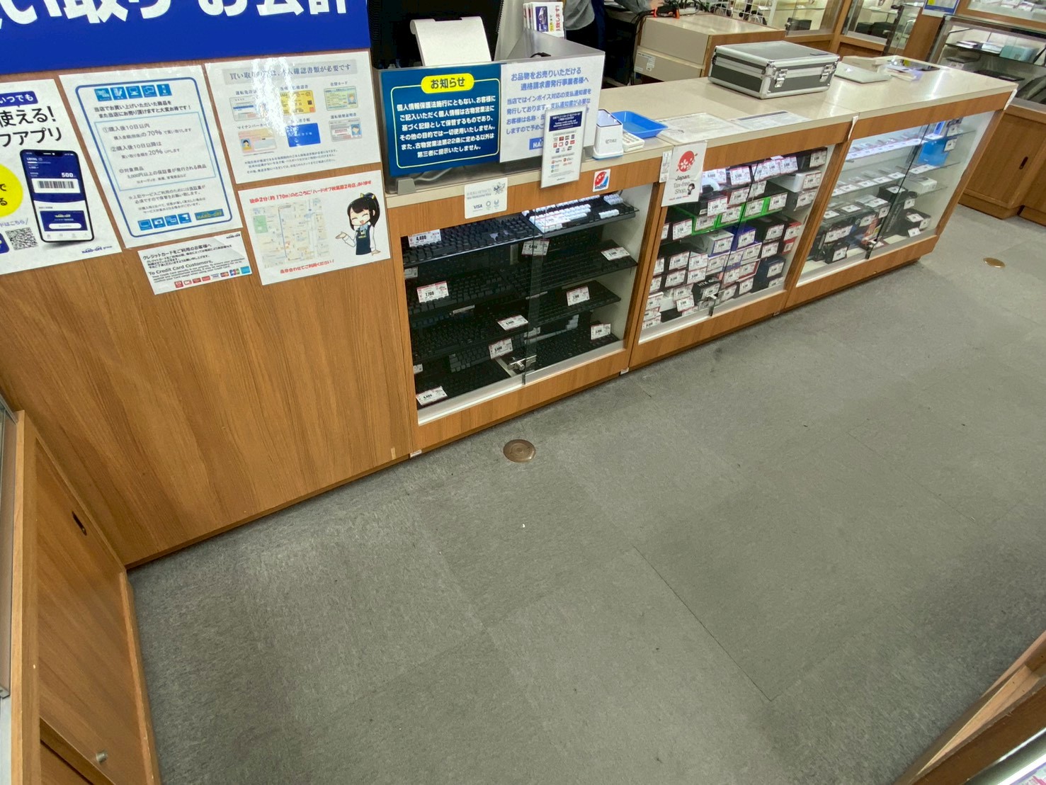 ハードオフ秋葉原1号店の査定中の様子