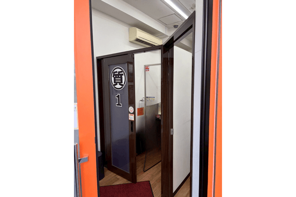 大黒屋店内の待合スペース