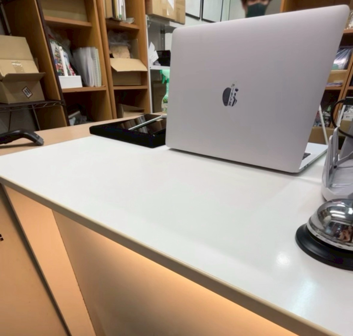 モバックス日本橋4丁目本店での査定の様子