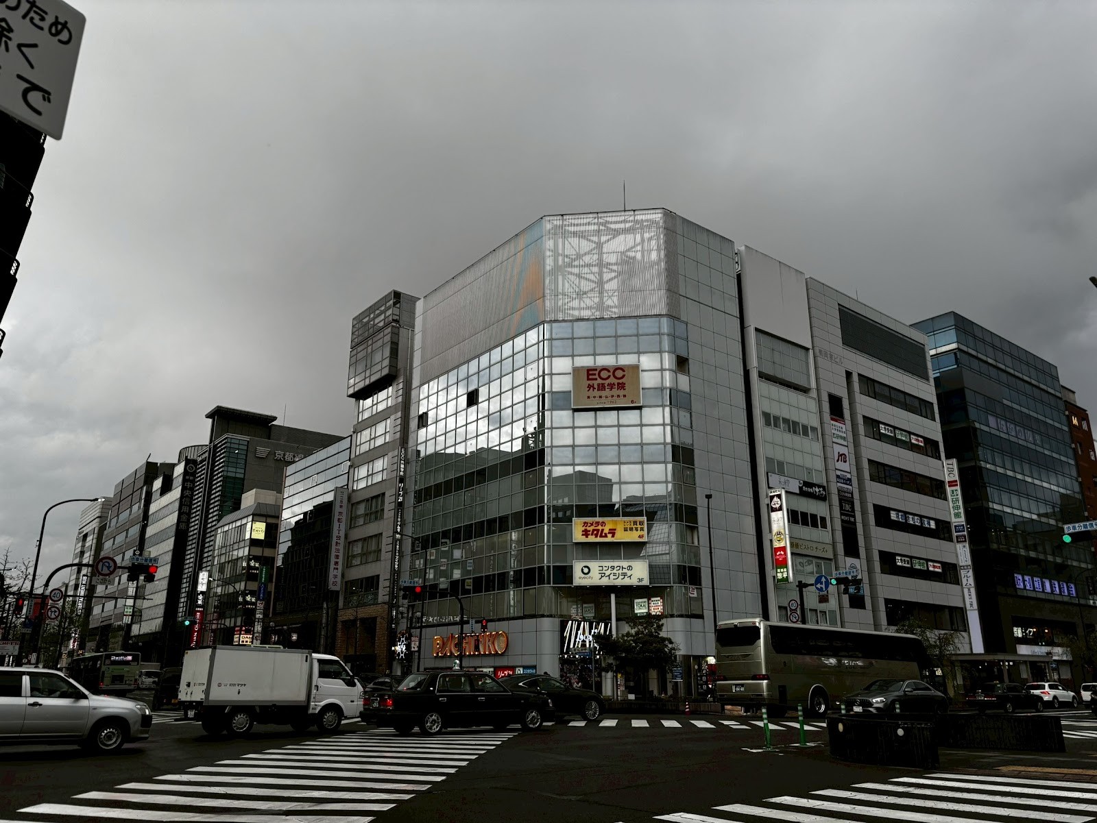 トーカイ アクセスと店内の様子