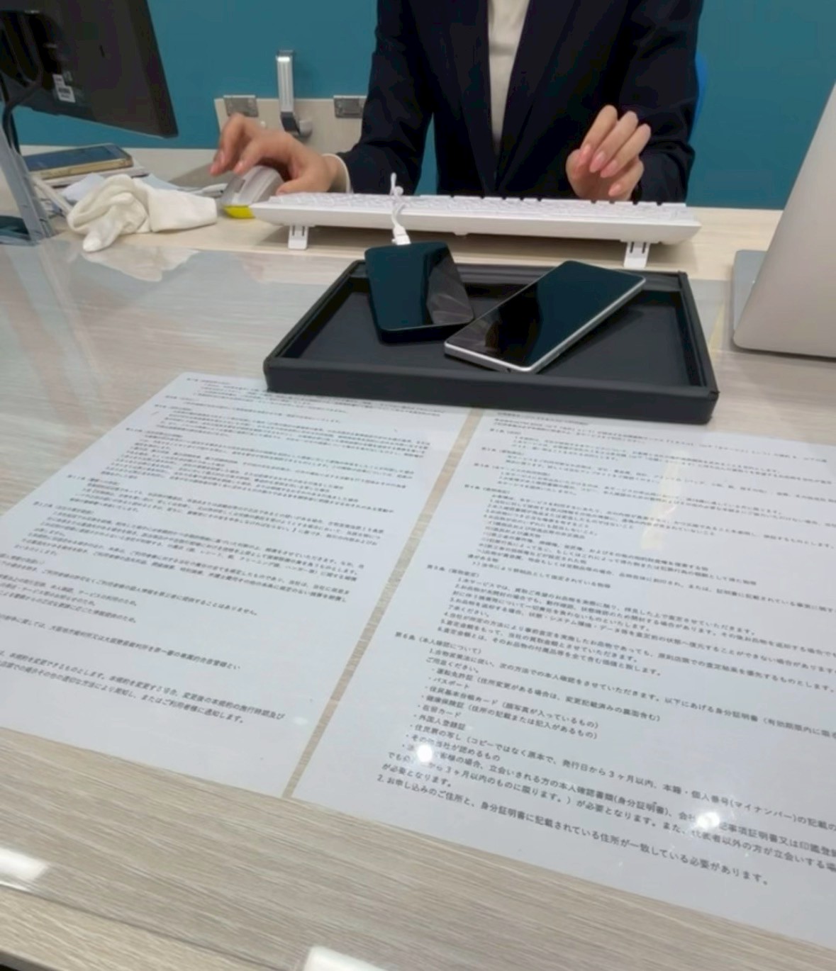 うるココ 梅田本店の査定中の様子